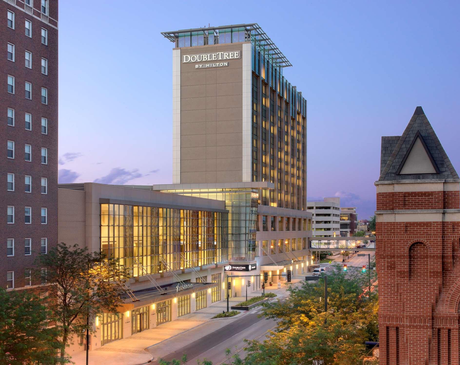 Doubletree By Hilton Hotel Cedar Rapids Convention Complex Eksteriør billede