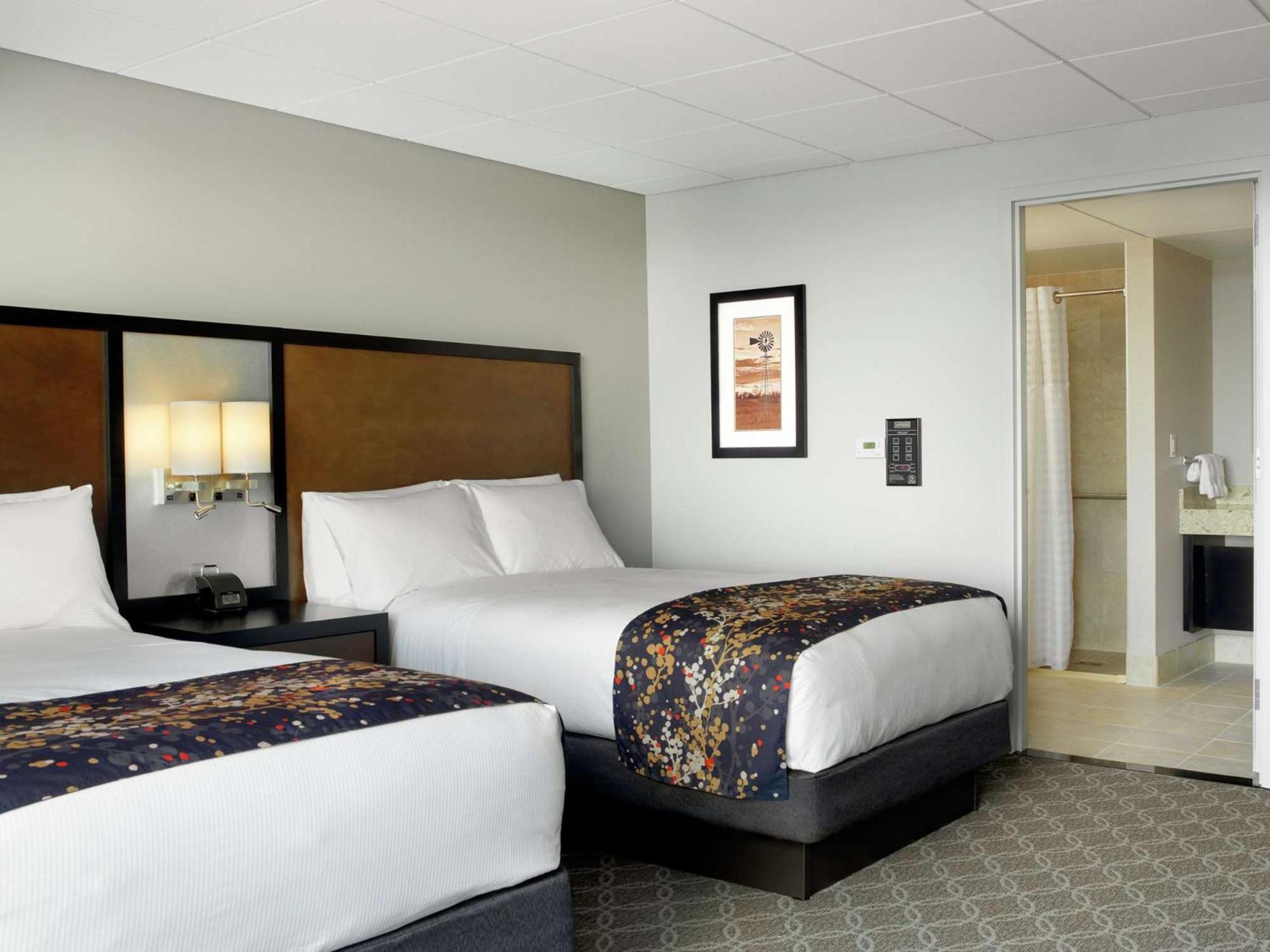 Doubletree By Hilton Hotel Cedar Rapids Convention Complex Eksteriør billede