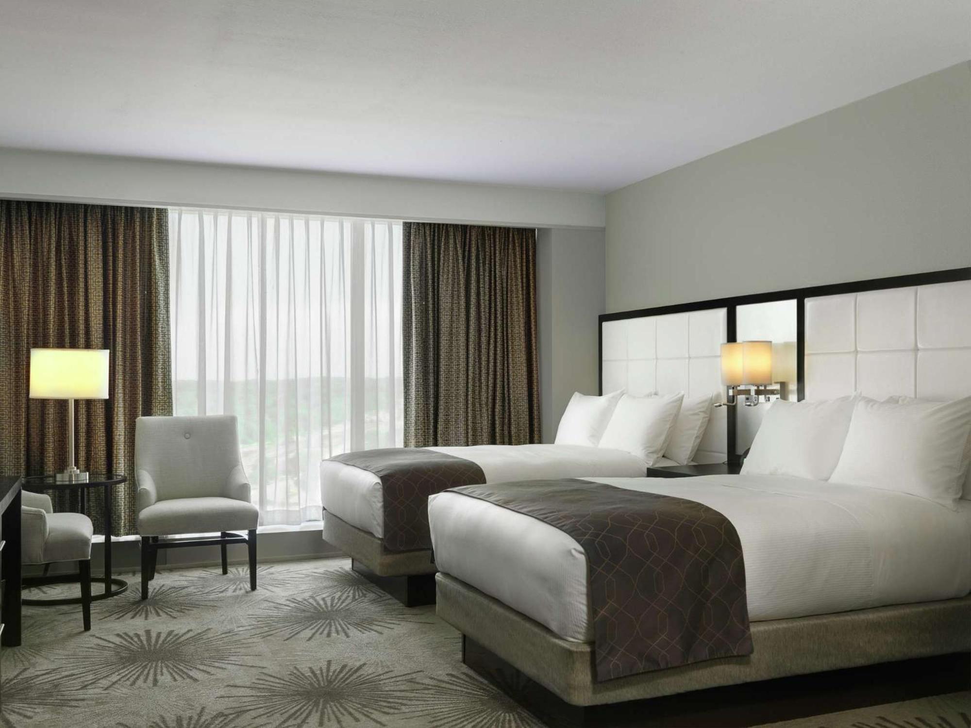 Doubletree By Hilton Hotel Cedar Rapids Convention Complex Eksteriør billede