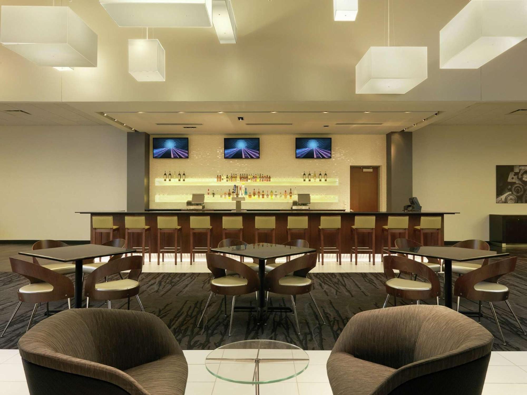 Doubletree By Hilton Hotel Cedar Rapids Convention Complex Eksteriør billede