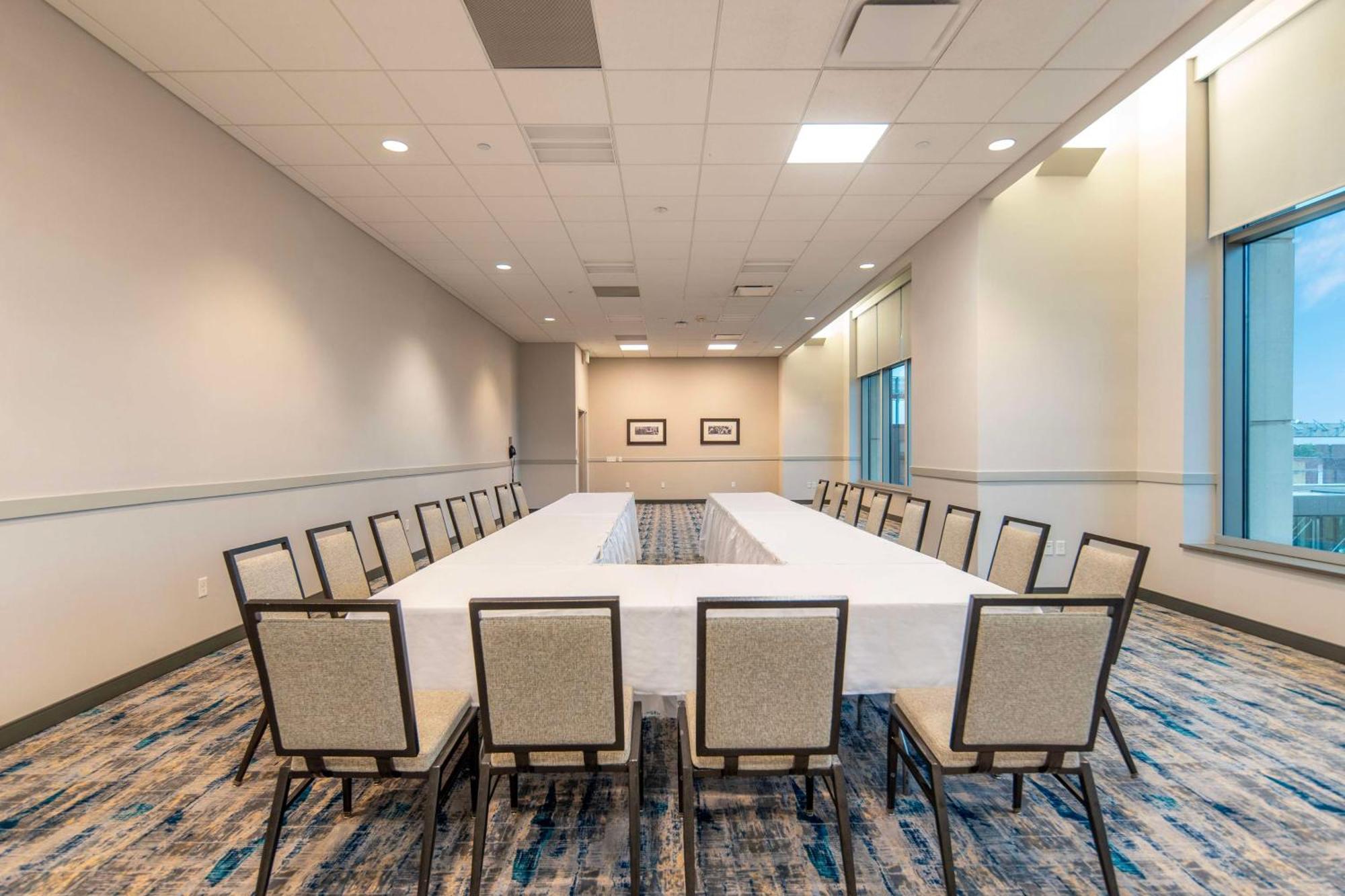 Doubletree By Hilton Hotel Cedar Rapids Convention Complex Eksteriør billede