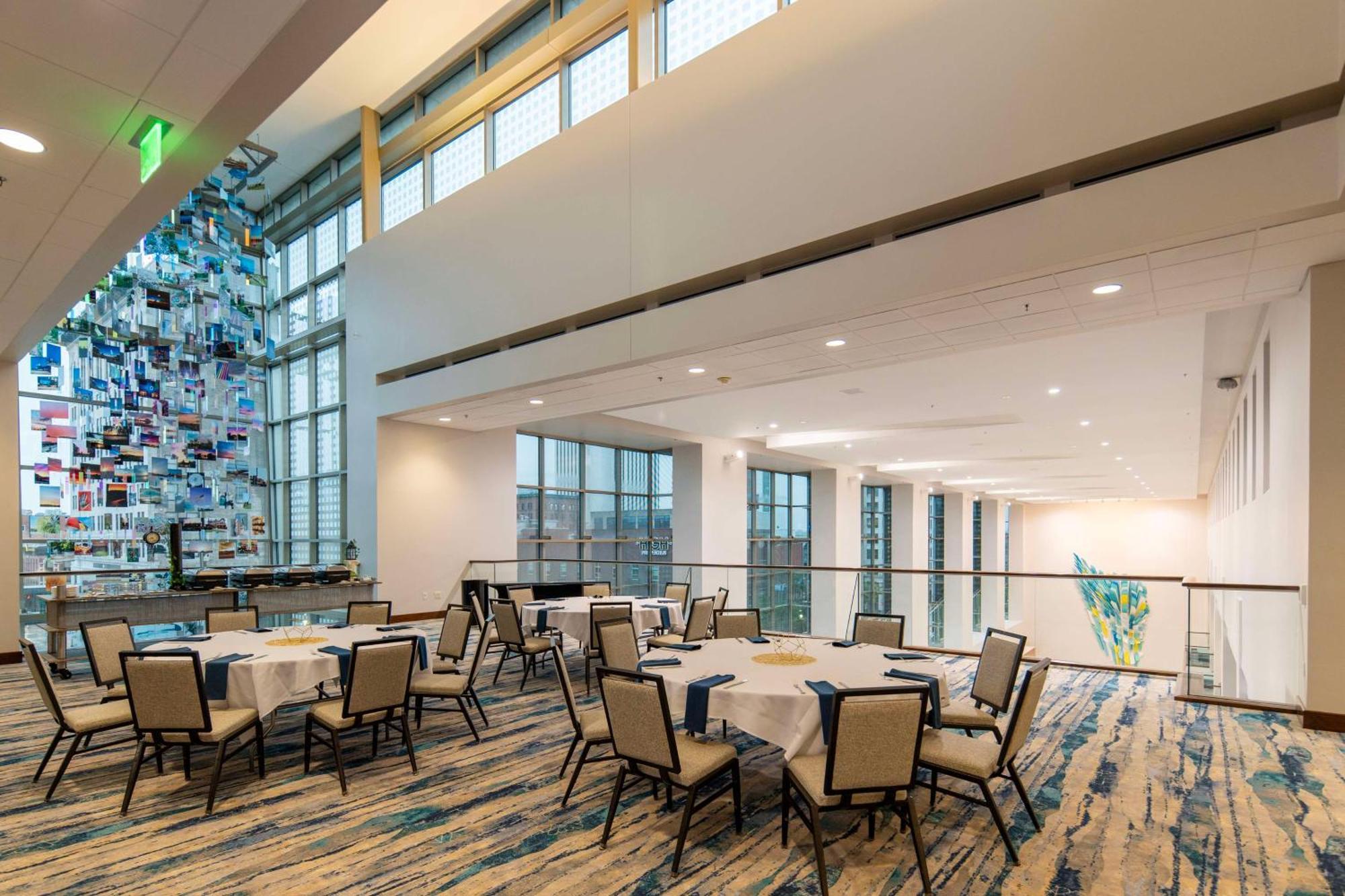 Doubletree By Hilton Hotel Cedar Rapids Convention Complex Eksteriør billede